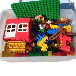 Vtg Lego Duplo Blocks in Tote Animals Figures Green Base Plate Building & Fence